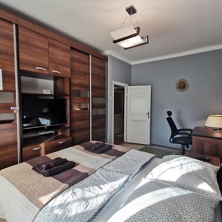 Smart Business Apartman มิชโคลซ์ ภายนอก รูปภาพ
