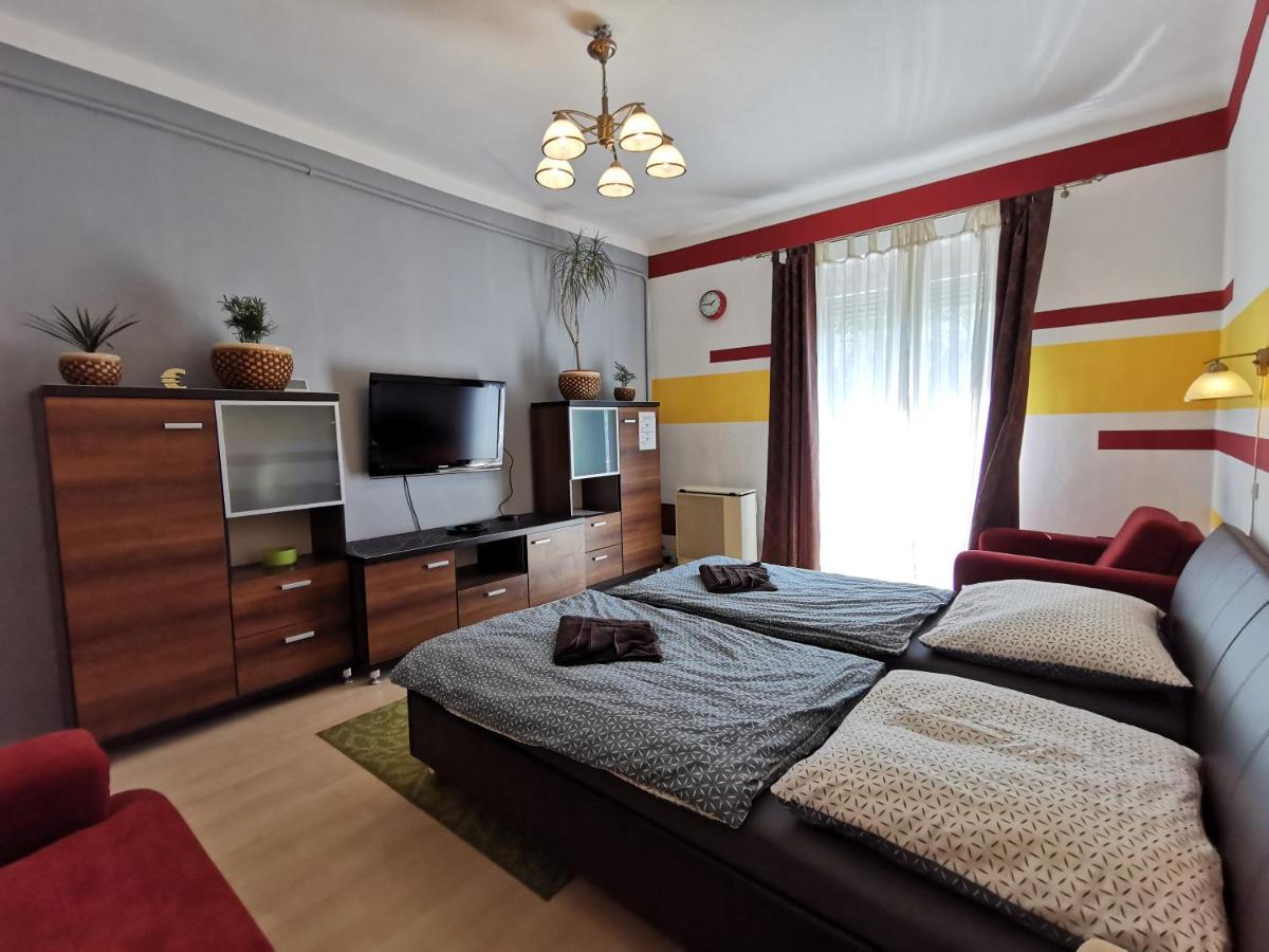 Smart Business Apartman มิชโคลซ์ ภายนอก รูปภาพ
