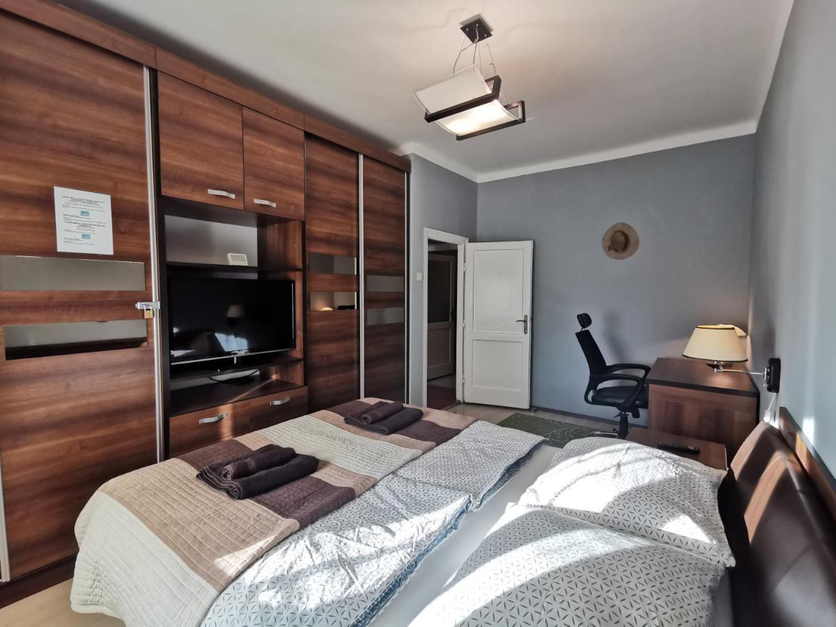 Smart Business Apartman มิชโคลซ์ ภายนอก รูปภาพ