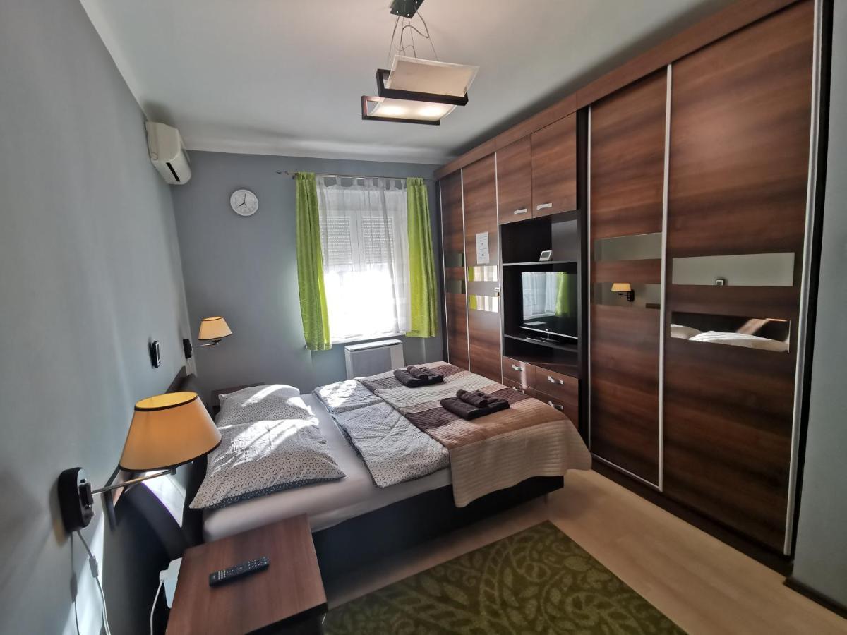 Smart Business Apartman มิชโคลซ์ ภายนอก รูปภาพ